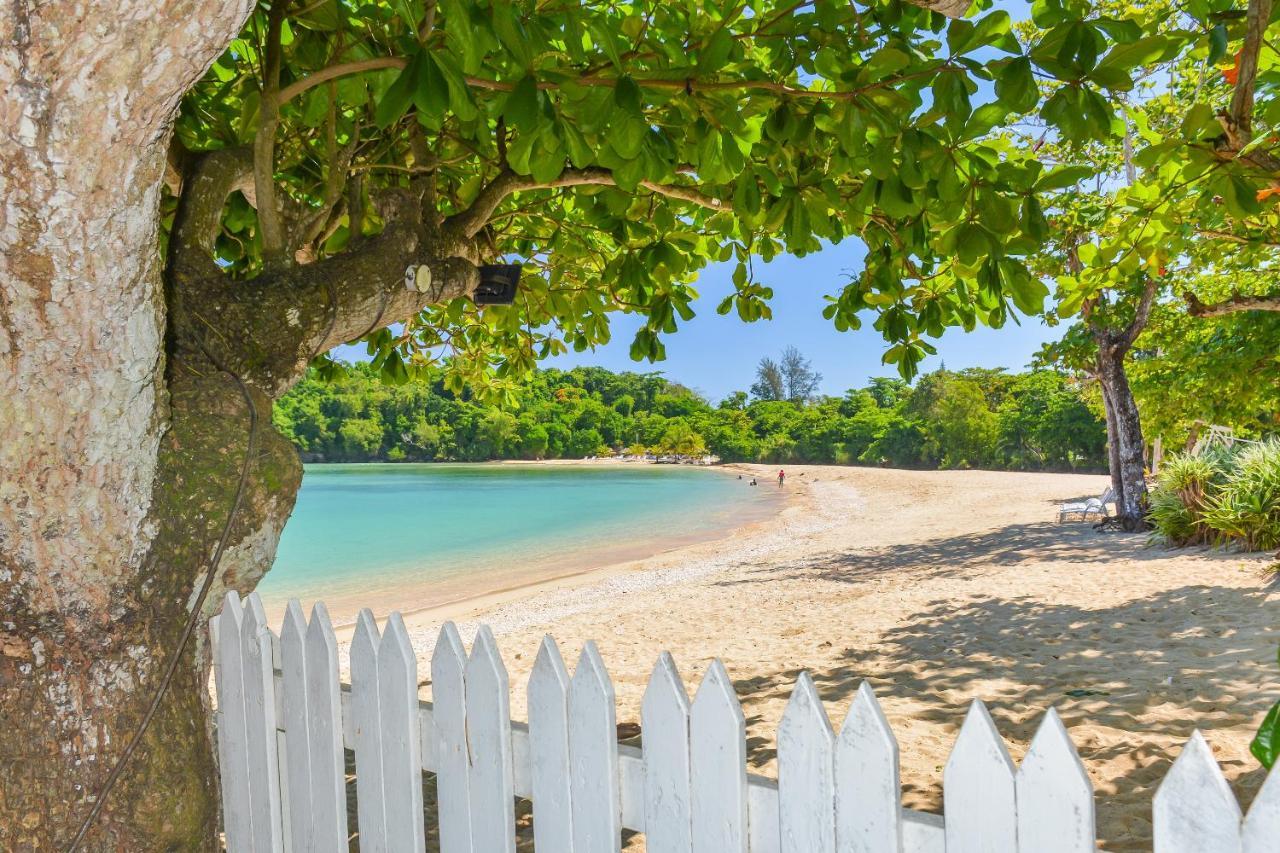 Sand And Tan Beach Hotel オーチョ・リオス エクステリア 写真